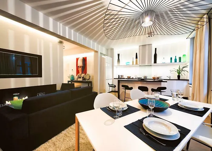 Charles - Grand Place Aparthotel 4*