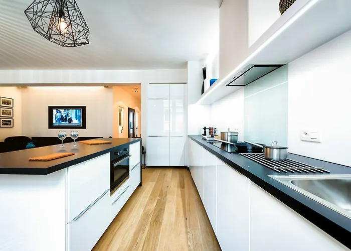 Charles - Grand Place 4*