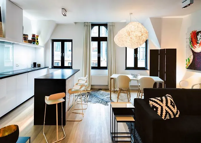 Charles - Grand Place Aparthotel 4*