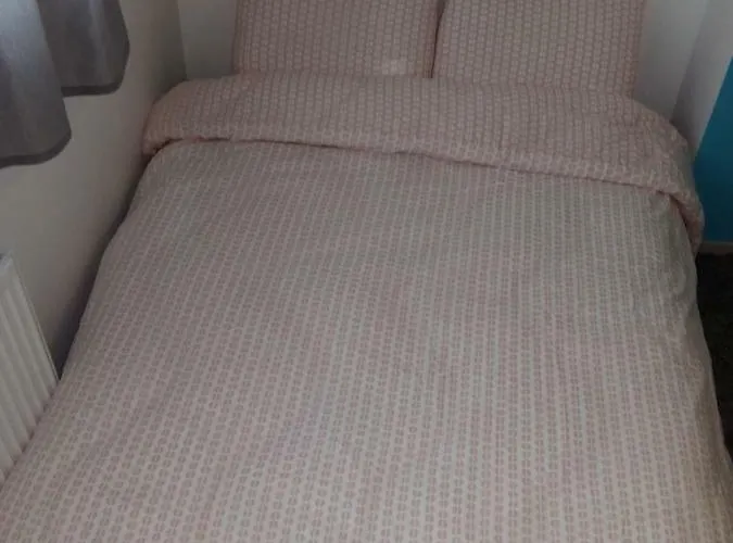 布鲁塞尔机场私人一室公寓 公寓 *