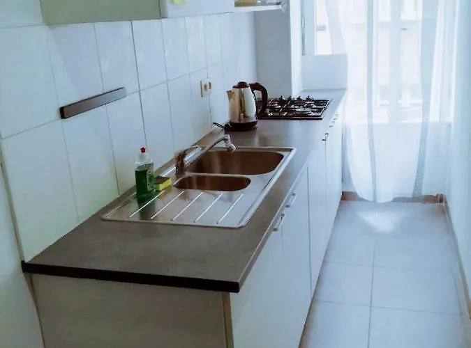 Artistic World Apartment *