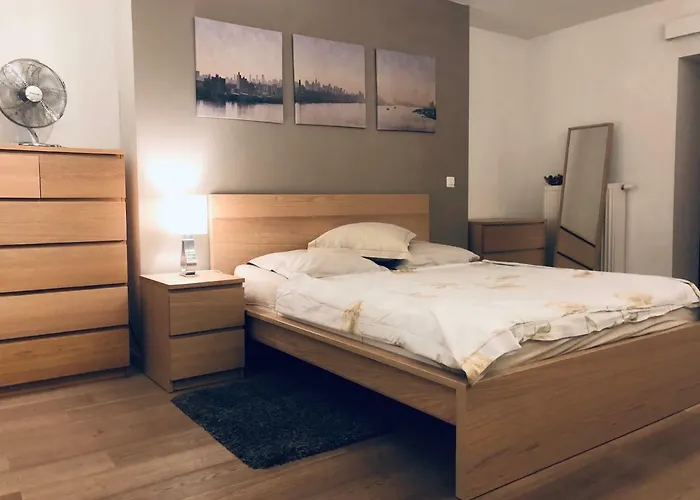 Grand Place, Only 3 Min Walk, 80M Beautiful Apartment *