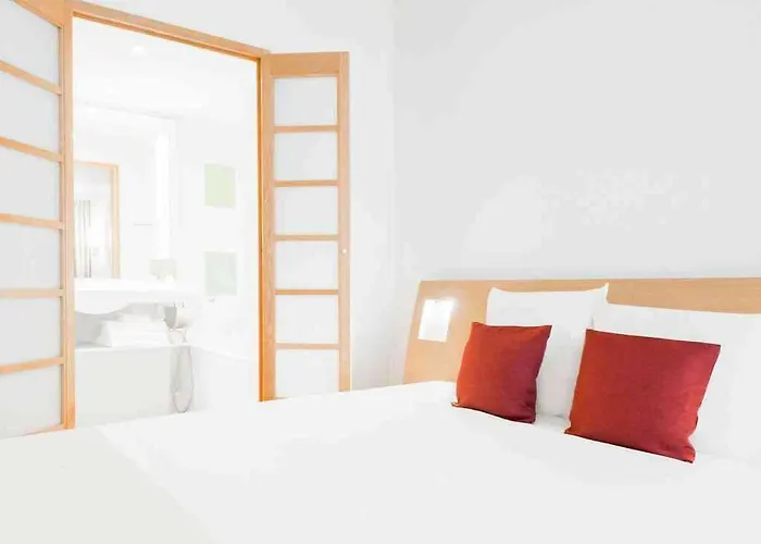 Novotel Off Grand Place מלון 4*