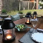Charming 2-bedroom & Garden Bruxelas