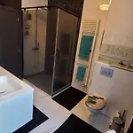 Δωμάτια σε οικογενειακή κατοικία Deluxe Au 2eme Etage, Double Au 4eme Etage Not A