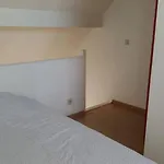 Duplex Sleeps 4 * בריסל