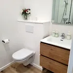 Brand New Iris With Private Bathroom And Balcony Gasthof Brüssel