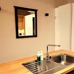 بيت ضيافة Brand New Iris With Private Bathroom And Balcony