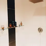 아파트 Bright Loft Close To Downtown
