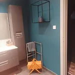 Bright Loft Close To Downtown 아파트 *