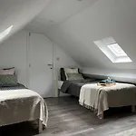 Lovely 2-bedroom Duplex W/ Balcony In Lejlighed