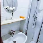 Cozy With Share The Bathroom And Kitchen Habitación en casa particular *