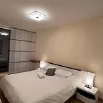 5ensational Eu- Zone Apartment *