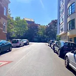 Spacious In Brussels, Large Private Garden شقة بروكسل