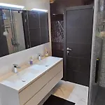 Δωμάτια σε οικογενειακή κατοικία Deluxe Au 2eme Etage, Double Au 4eme Etage Not A *