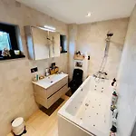 Town House With Garden - 1 With Shared Bathroom