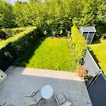 Homestay Town House With Garden - 1 With Shared Bathroom Brussels
