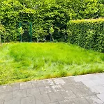 Town House With Garden - 1 With Shared Bathroom Séjour chez l'habitant *