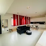 Down Town Penthouse With Private Parking Apartment *
