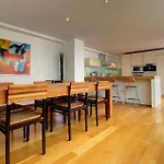 Down Town Spacious Duplex With Private Parking & Game Apartamento