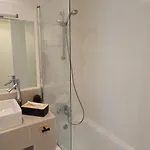 Cosy Quartier Louise בריסל