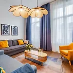 Exclusive 2br With Unesco Views *