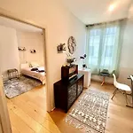 Victor Hugo Centre بروكسل