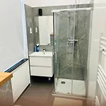 De Standing Brady Muandaz * Brüksel