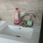 布鲁塞尔机场私人一室公寓 *