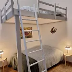 Alicia's Duplex European Quarter דירה