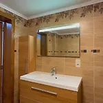 Luxury 2br & Jacuzzi Near Expo 12 & Ing Arena