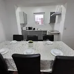 Konukevi Charles House *