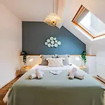 Exclusive 2br With Unesco Views *