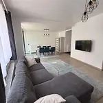 Stylish, Modern & Spacious In * Brussels