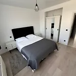 Apartment Stylish, Modern & Spacious In