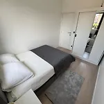 Stylish, Modern & Spacious In Apartment *