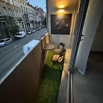 Stylish, Modern & Spacious In Apartment