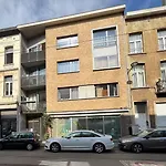 Stylish, Modern & Spacious In Apartment *