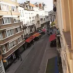 - Steps Grand Place - Local Vibrant Neighbourhood 브뤼셀