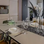 Kweni House Villa *