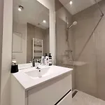 Lovely With Balcony By Grand Place For 4 Apartmán
