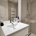 Lovely With Balcony By Grand Place For 4 Apartmán