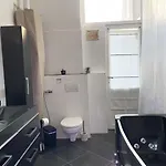 Beautiful With Jacuzzi Appartement