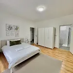 Spacious For 6 Near Center Of Апартаменты *