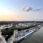 Room Suite Penthouse Brussels Skyline Penthouse Suite 220 M2 Suite Room Of Refined Elegance Couette-café Bruxelles