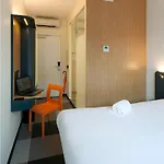 Easyhotel City Centre Hotel 3*