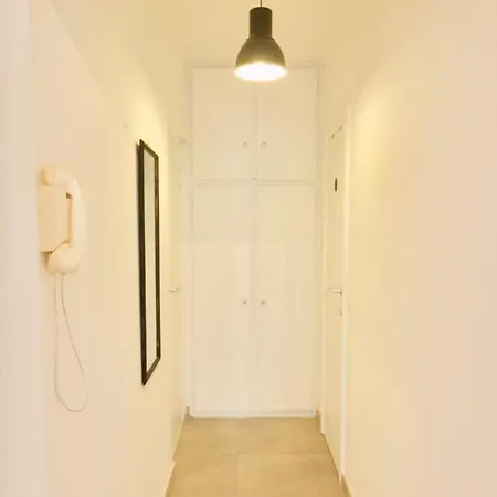 Splendid & Cosy Studio - Perfect Location 'stephanie-louise Area'