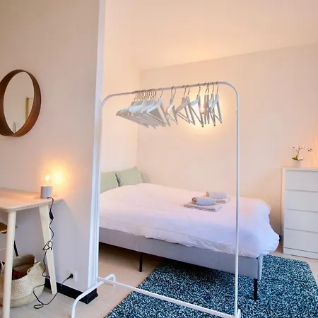 Apartment Amazing & Cosy Studio Perfect Location 'stephanie-louise Area'