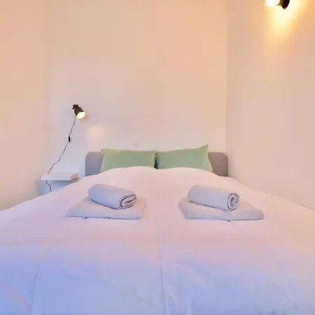 Apartment Amazing & Cosy Studio Perfect Location 'stephanie-louise Area'