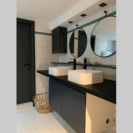 Uccle, Pavillon * בריסל